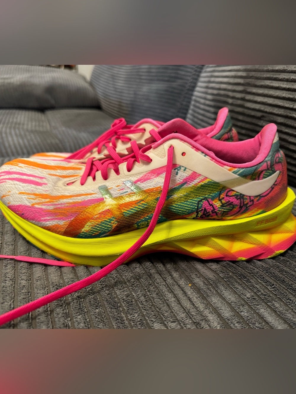 ASICS Novablast Color Injection Pack Running Shoe hot pink/ sour yuzu - Picture 9 of 11